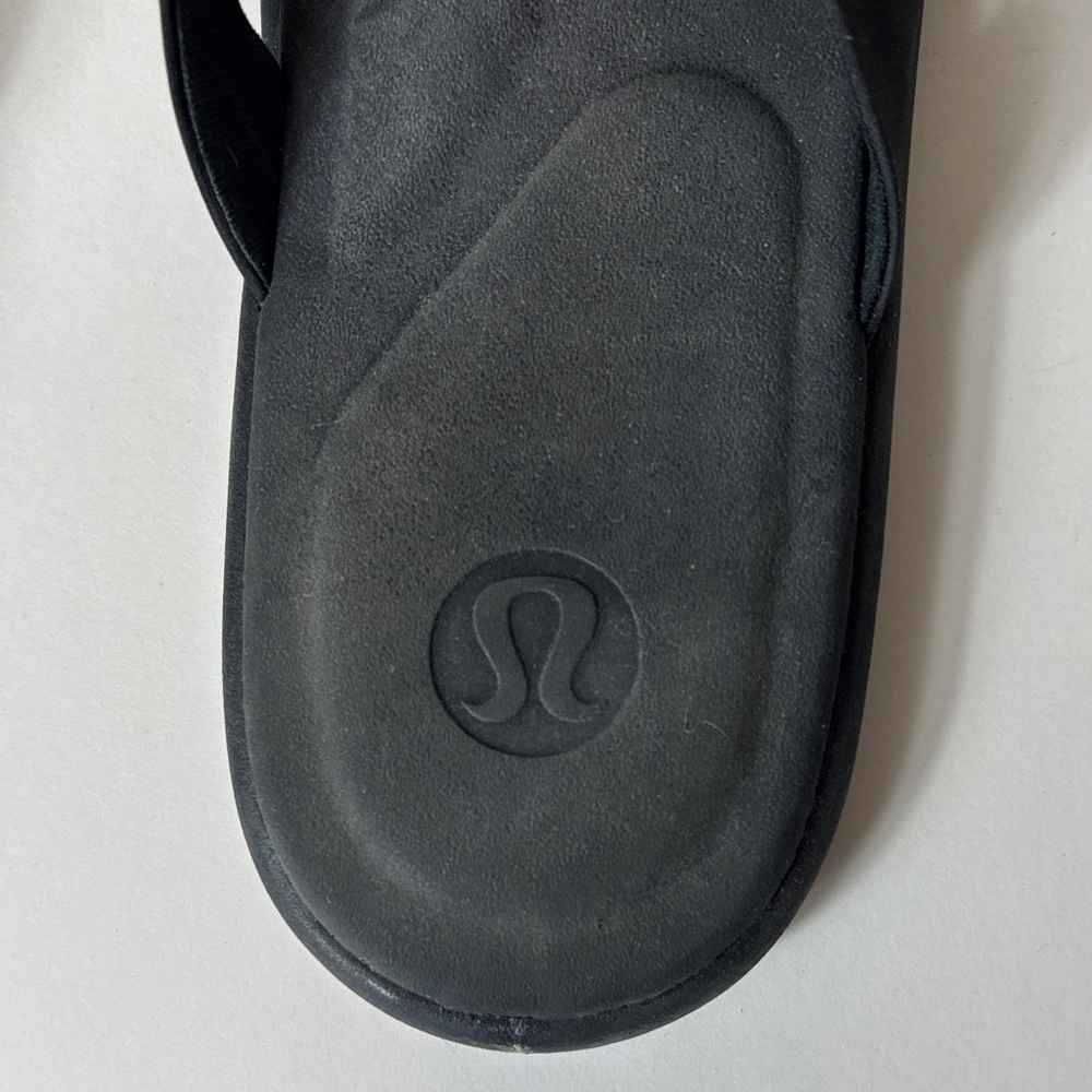 lululemon athletica Black Sandals Flip Flops Size 9 - Picture 3 of 6